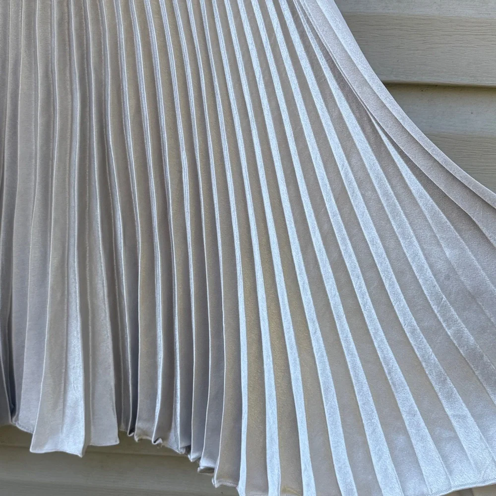Reiss | Pleated Midi Swing Skirt size 6 - Picture 3 of 6